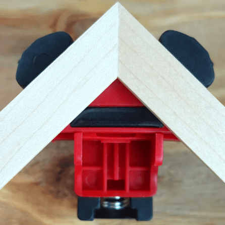 Pinces d'angles en bois pour un assemblage précis et solide