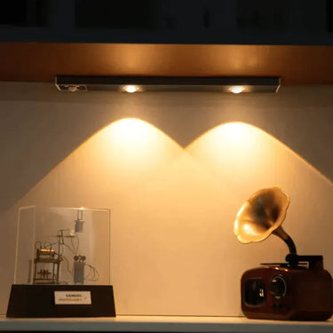 LumoLine - Lampe LED Mince à Détection de Mouvement pour Armoire et Chambre