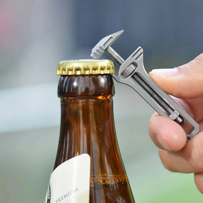 Clé Innovante en Titane Multifonction 7 Outils Pratiques