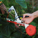 Machine d'Attache pour Plantes - Avec Agrafes et Rouleaux - Rouge / Machine + Agrafes et 10 Rouleaux Rouge de Bandes Offerts - Plumzi
